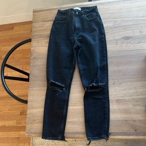 Abercrombie Curve Love The Mom High Rise Jean Destroyed Black 24/00